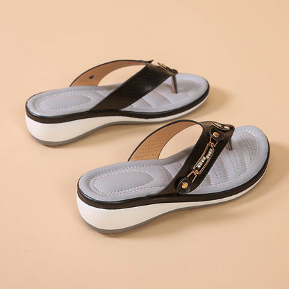 Metal Buckle Beach Flip-flops