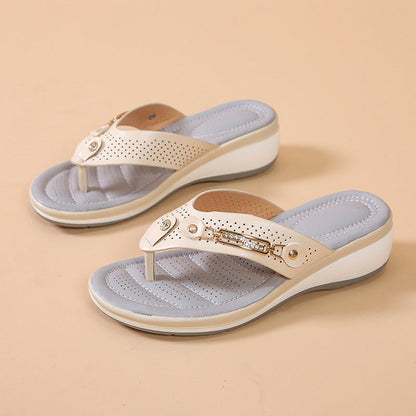 Metal Buckle Beach Flip-flops