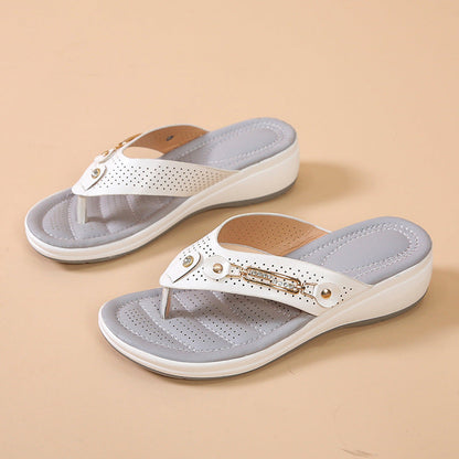 Metal Buckle Beach Flip-flops